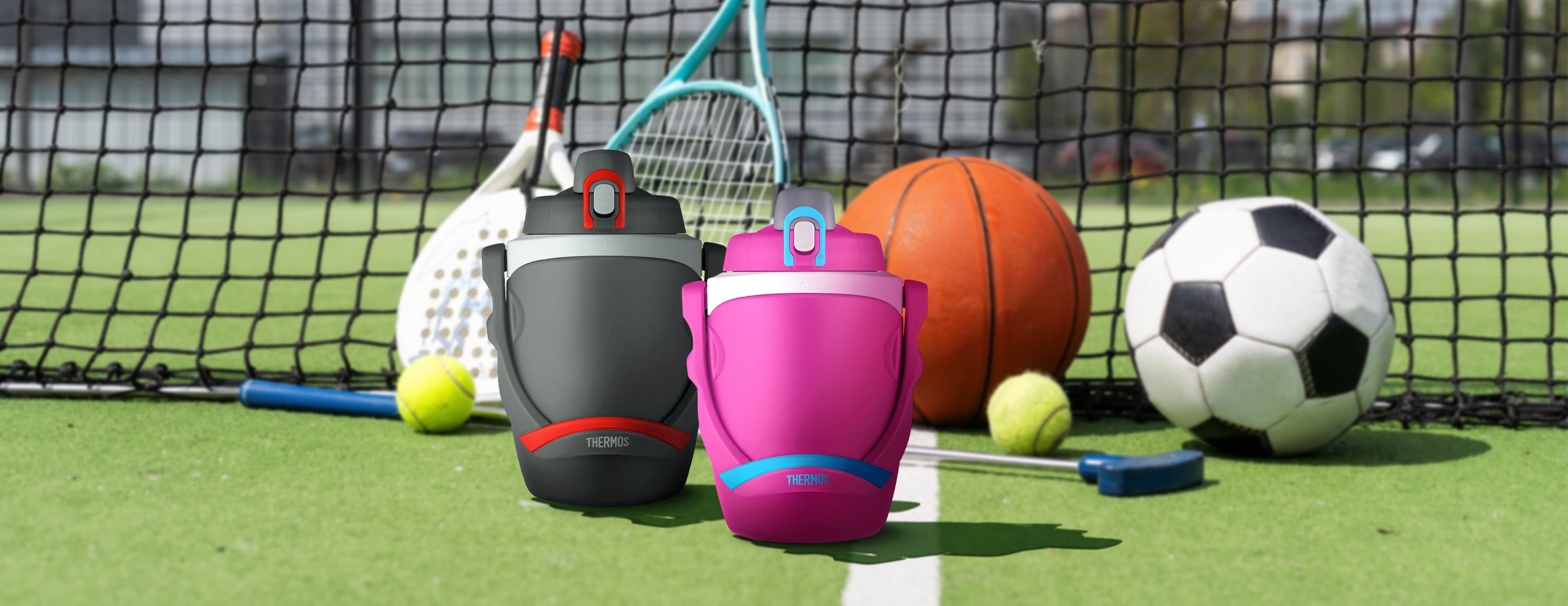 Jug lifestyle image on a tennis court