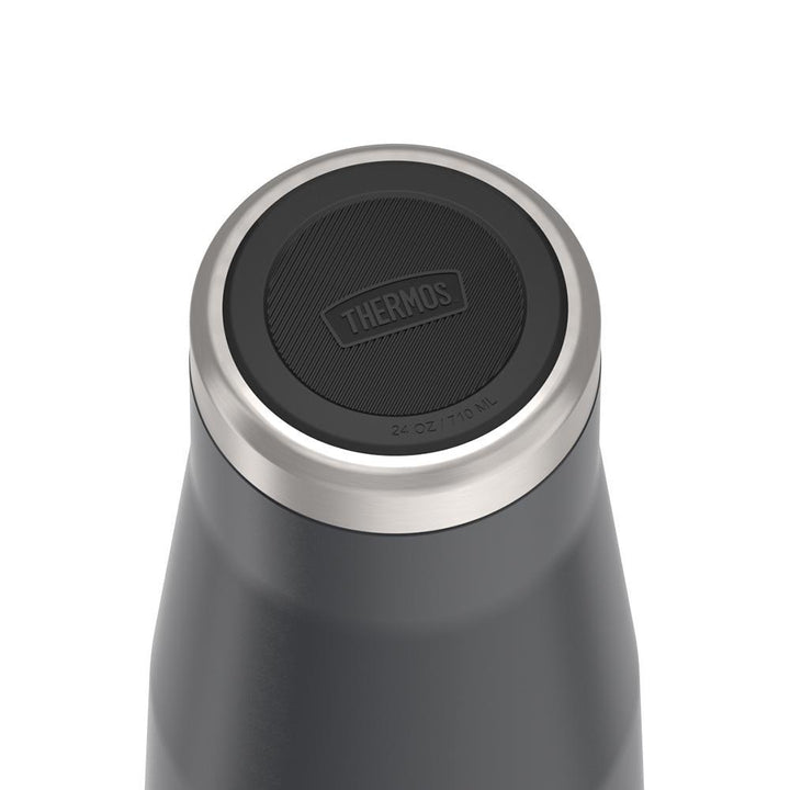 Anti-slide base on the 24 ounce tumbler with slide lock lid in granite color.